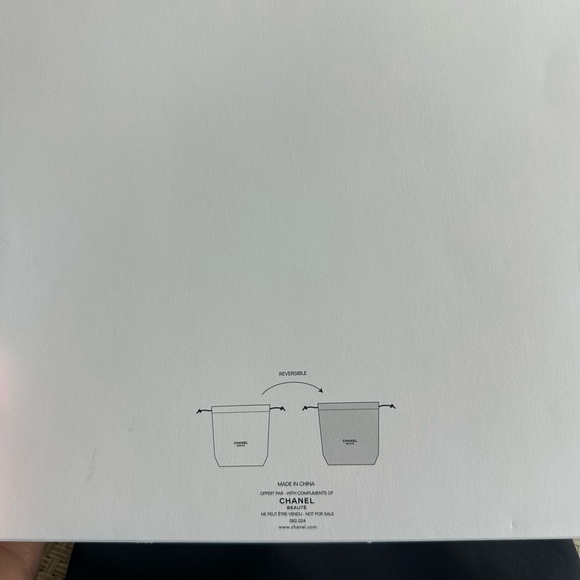 CHANEL Beauté navy/black reversible Drawstring cosmetic bag - Picture 9 of 9